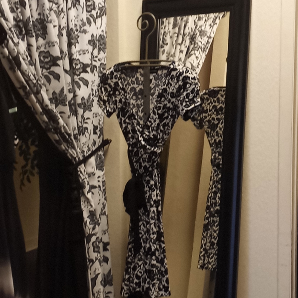 Anthropology- Donna Morgan Floral Dress👗